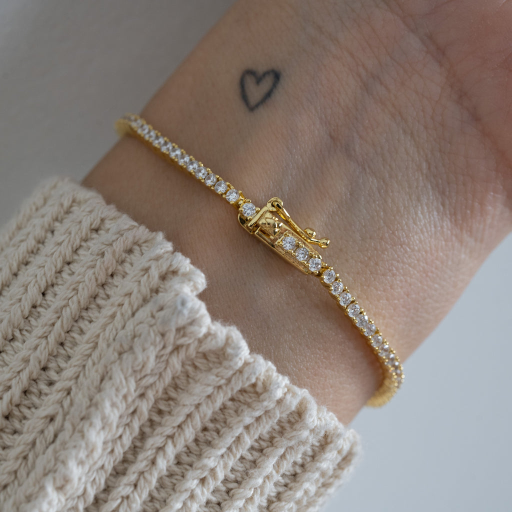 Elegant Tennis Bracelet with Secure Latch Closure